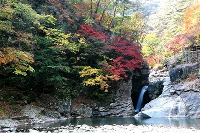 ▲하트 모양이 특이한 인제 용소폭포Ⓒ진우석