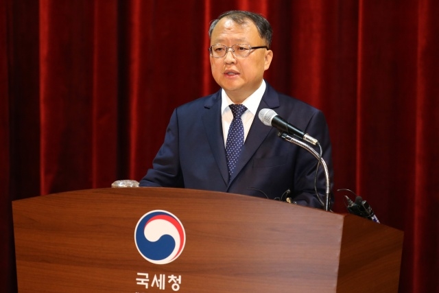 ▲ 지난 8월 28일 정부세종청사 국세청에서 열린 전국세무관서장회의에서 한승희 국세청장이 대기업들의 공익법인 악용에 대해 경고하며 전수검증 사실을 밝혔다. ⓒ국세청