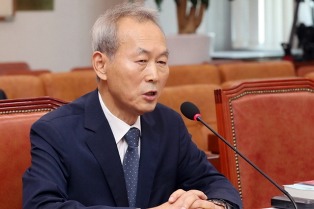 ▲이석태 헌법재판관 후보자가 10일 국회 법사위에서 열린 인사청문회에 출석, 답변하고 있다. ⓒ연합뉴스