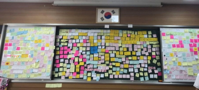 ▲ 부산 사하구 A 중학교 미투 폭로에 대한 학생들의 의견을 담은 쪽지들. ⓒSNS캡쳐