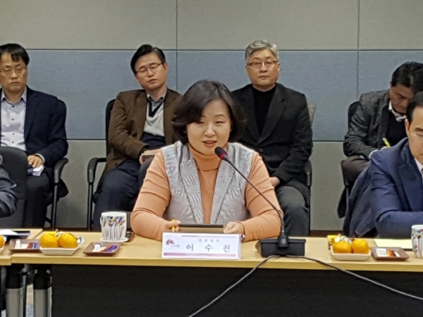 더불어민주당 이수진 최고위원이 11일 노조-국회의원 간담회에서 더불어민주당이 당차원에서 해결을 찾기위해 노력하겠다고 말했다ⓒ김복산 기자