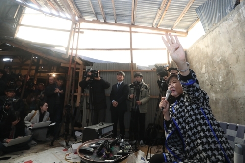 ▲ 무소속 손혜원 의원이 23일 오후 목포에서 해명 기자회견을 하며 질문에 답하고 있다. ⓒ연합뉴스