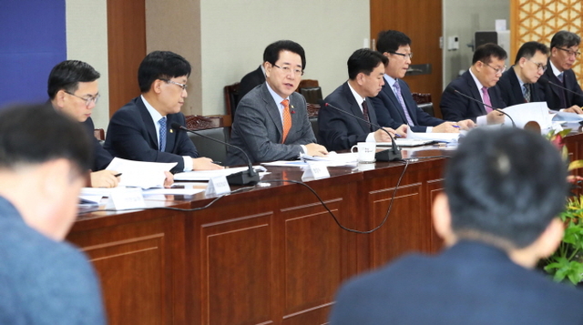 ▲도청 서재필실에서 열린 실국장 정책회의ⓒ전남도청
