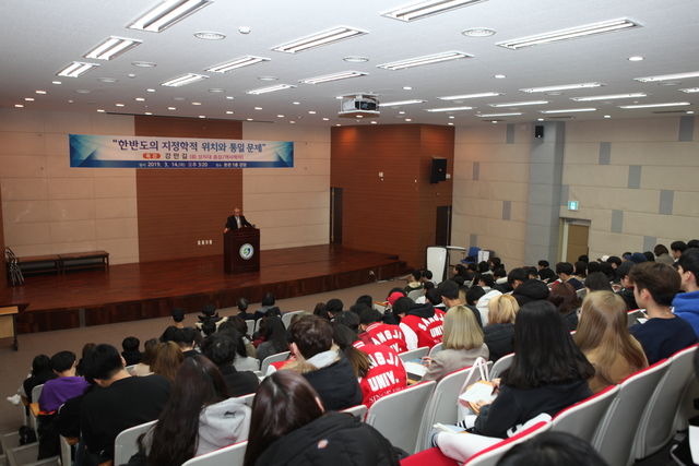 ▲상지대학교는 14일 통일시대를 대비해 통일전문가로 구성된 특별한 교양과목인 ‘통일전문가 초청특강’의 첫 특강을 실시했다. ⓒ상지대