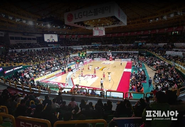 ▲무학은 지난 13일 '창원 LG세이커스 무학 딱! 좋은데이 스폰서데이' 단체관람을 진행했다. ⓒ무학