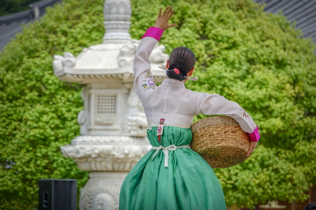 ▲12일 ‘마음愛 자비를, 세상愛 평화를’ 주제로 한 월정사 봉축 법요식에서 많은 불자들은 자비와 평화를 기원하며 불가의 진리를 되새겼다. ⓒ프레시안(박준욱)