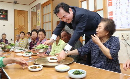 ▲함양군 경로당 급식도우미 노인복지 새로운 복지모델 평가. ⓒ 함양군