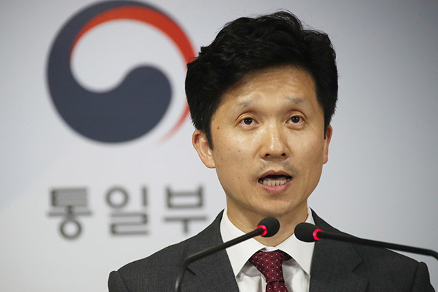 ▲ 17일 이상민 통일부 대변인이 정부서울청사에서 대북 인도적 지원에 대한 내용을 발표하고 있다. ⓒ연합뉴스