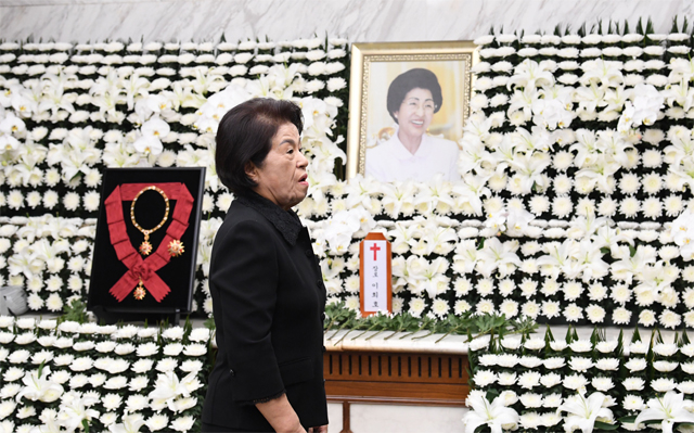 ▲ 이희호 이사 빈소 찾은 이순자 여사 ⓒ공동취재단