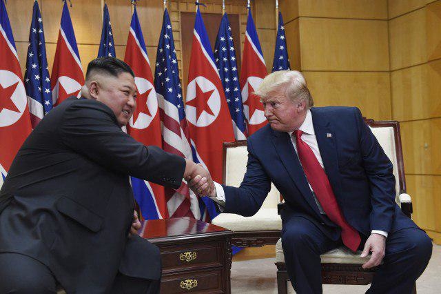 ▲ 자유의집에서 회동하고 있는 트럼프 대통령과 김정은 위원장 ⓒAP=연합