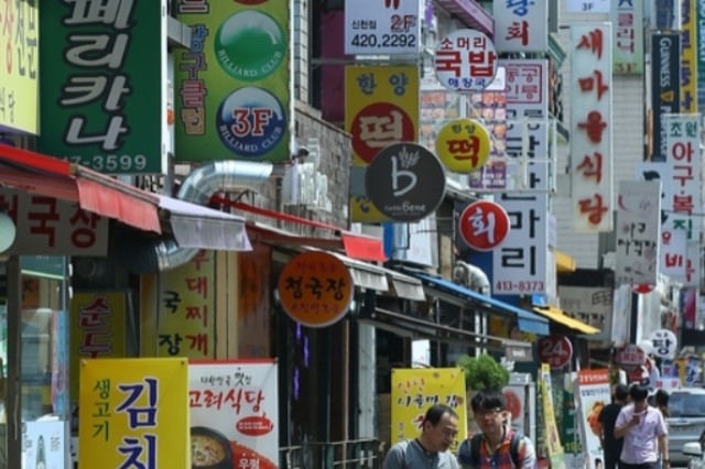▲ 오늘날의 경제 현실은 복잡하다. 과거처럼 피아가 선명히 구분되지 않는다. 이 복잡한 상황에서 가해자도, 피해자도 될 수 있는 우리 대부분은 회색지대에 머무르기를 바란다. 하지만, 중간 지대에서 지향점을 잃어버린다면 결국 우리는 타락하고 만다. ⓒ연합뉴스