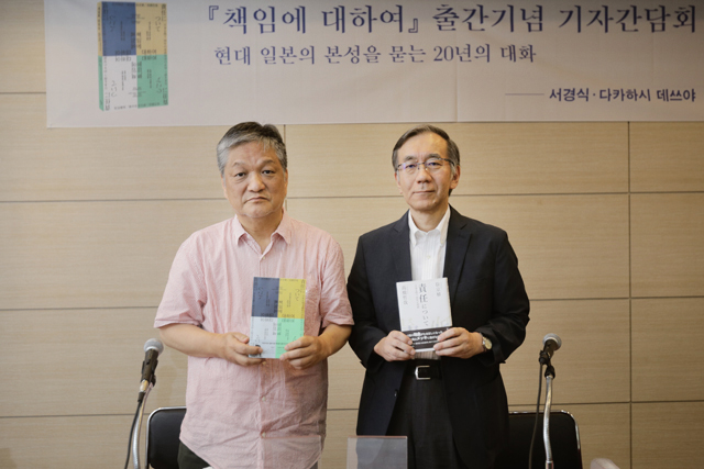 ▲ 두 저자는 아베 정권을 '반민주 정권'으로 규정하고, 과거를 직시하지 않는 일본 사회를 크게 우려했다. ⓒ프레시안(최형락)