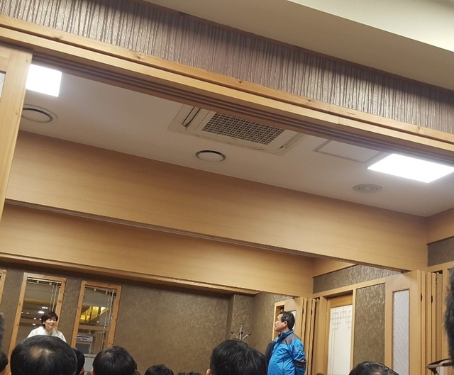 ▲ 식당에 온 당시 강은희 교육감 후보. ⓒ셜록