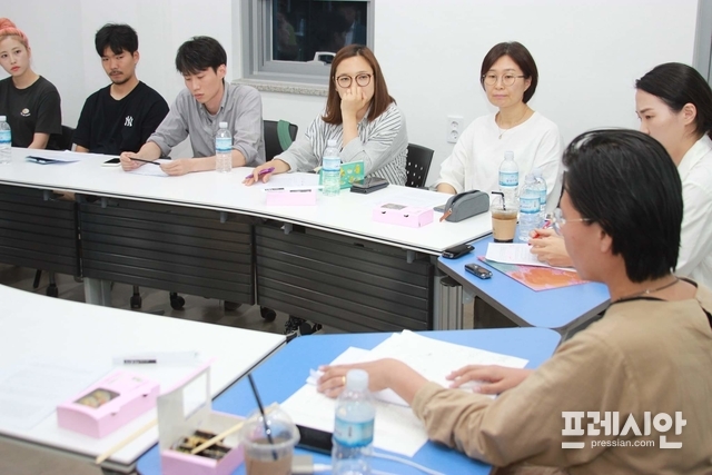 ▲광주 시립미술관의 작품 검열 의혹을 공론화하기 위한 지역예술가 집담회가 26일 오후 7시 아이플렉스 1층(동구)에서 열렸다ⓒ프레시안(박호재 기자)