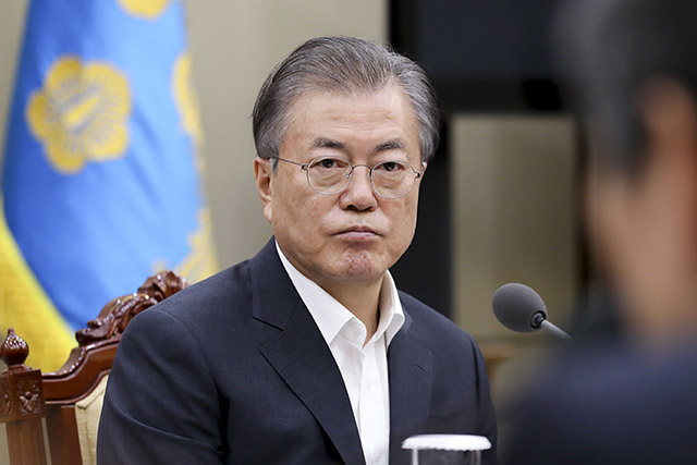 ▲ 지난 8월 22일 문재인 대통령이 한일 군사 정보 보호 협정 관련 국가안전보장회의(NSC) 상임위 회의를 주재하고 있다. ⓒ청와대