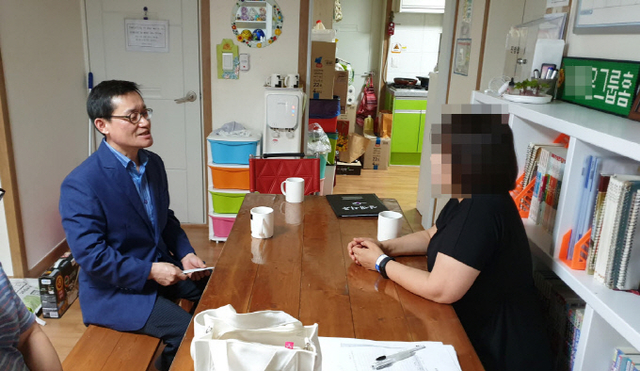 ▲광주교도소 소규모 사회복지시설로 사회의 관심과 지원이 소홀했던 아동공동생활가정(그룹홈)을 방문해 위문금·품을 전달했다. ⓒ광주교도소