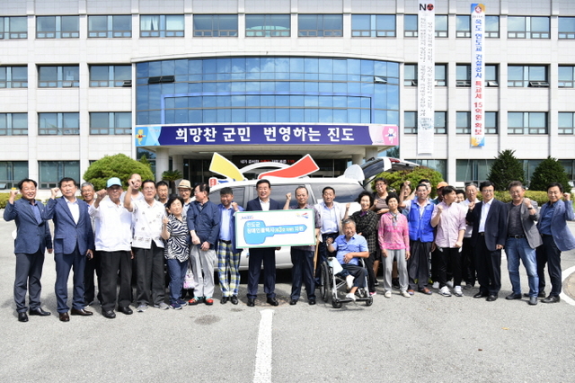 ▲진도군 장애인콜택시 3호 차량 전달식 ⓒ진도군