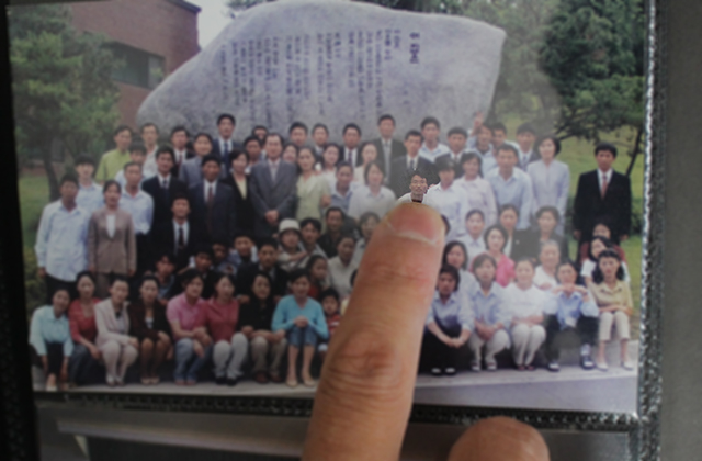 ▲ 하나원 동기들과 찍은 사진. 손이 가리키는 곳에 김민재 씨가 있다. ⓒ프레시안(박정연)