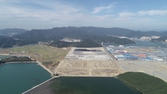 ▲ '부산항 신항 웅동지구(2단계) 1종 항만 배후단지 개발사업' 부지 전경. ⓒ태영건설 컨소시엄