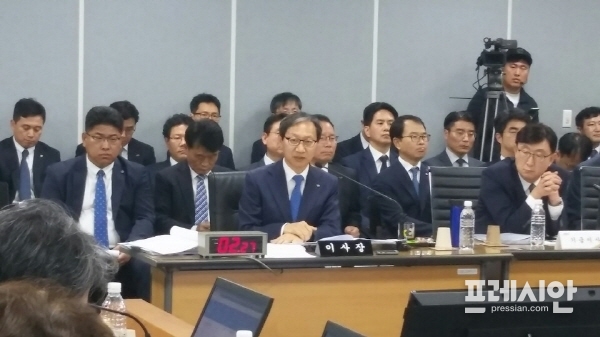 10일, 보건복지위 국정감사에서 답변하고 있는 김성주 국민연금공단 이사장 ⓒ최인 기자