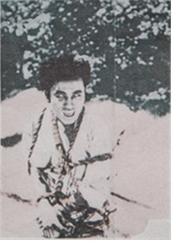 ▲1926년의 영화 아리랑의 선전지에 나온 한 장면. 영진 역의 나운규가 일본 순사에게 끌려가는 장면.