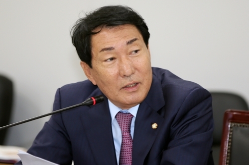 ▲지난 12일 발의된 국가인권위원회법 개정안을 대표발의한 안상수 자유한국당 의원(인천 중구동구강화군옹진군)이 지난달 10일 전남 무안군 전남지방경찰청에서 열린 국회 행정안전위원회 국정감사에서 질의하고 있다. ⓒ연합뉴스