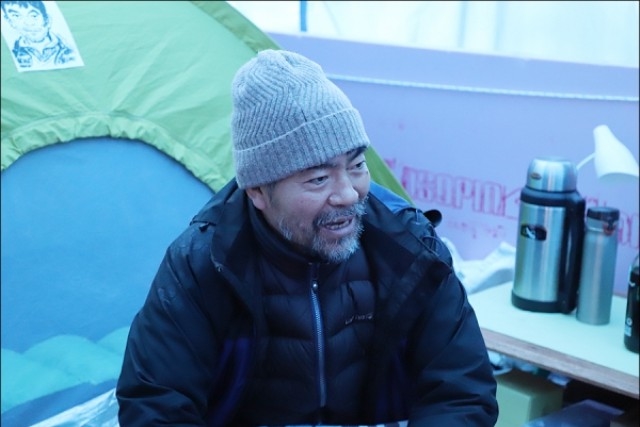 ▲ 박찬식 제주제2공항강행저지비상도민회의 상황실장이 지난 15일 광화문 농성천막에서 제2공항 도민공론조사와 도의회 제2공항 특위 구성을 촉구하며 16일째 이어오던 단식을 풀었다. 이 날은 제주도의회가 제2공항 특위 구성을 결의, 도민공론조사를 위한 첫발을 뗐다. ⓒ제주의소리