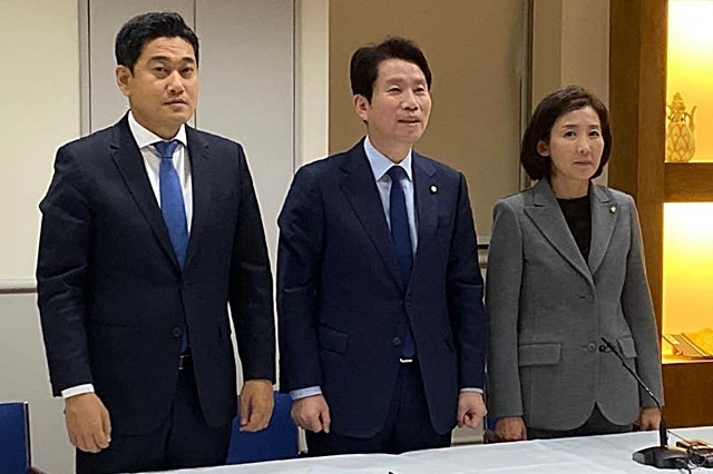 ▲21일 특파원 간담회를 가진 3당 원내대표. 오신환, 이인영, 나경원 원내대표(왼쪽부터). ⓒ프레시안(전홍기혜)