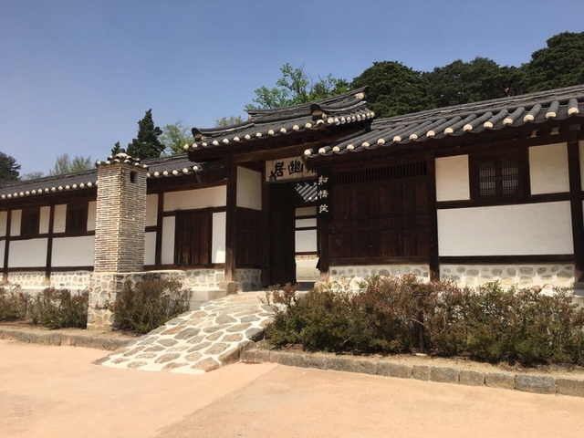 ▲'선교장'은 효령대군 11대손인 가선대부 이내빈이 1703년에 지은 한옥이다. 10대에 걸쳐 300여년 보존되고 있는 한옥으로 국가지정문화재 5호다. ⓒ김주원 농도상생포럼 회장