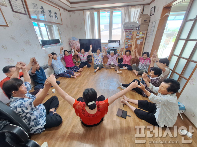함평군, 수해 이재민을 위한 '건강드림 행복버스' 운영 확대! 심리적 안정과 신체 치료 지원