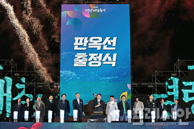 2025 명량대첩축제, 첨단 기술과 K-컬처 어우러진 '장관' - 뉴스 썸네일 이미지