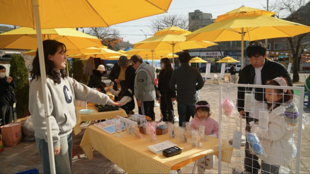 동해시 '놀러와, 삼화토요마켓' 올해 운영 마무리 - 뉴스 썸네일 이미지