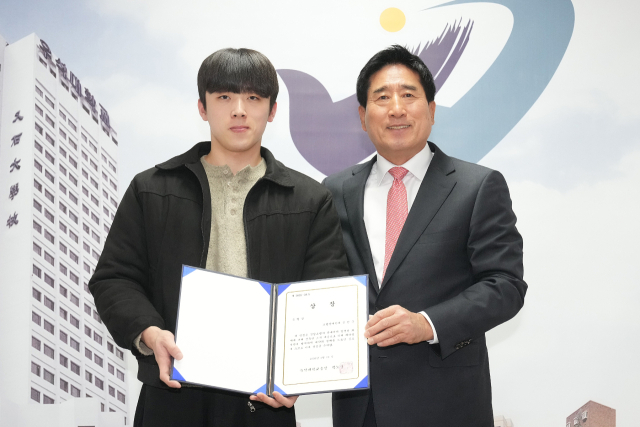 강남 음식점 화재 막은 '우석대 2학년 신민준 학생'...강남소방서 특별상 - 뉴스 썸네일 이미지