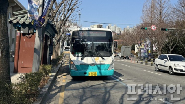 여수시, 시내버스 노선 전면 개편 앞두고 주민 의견 청취 - 뉴스 썸네일 이미지